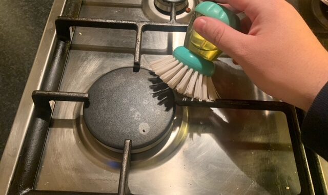 Cleaning The Gas Burner? With This Simple Trick It’s clean Very Fast