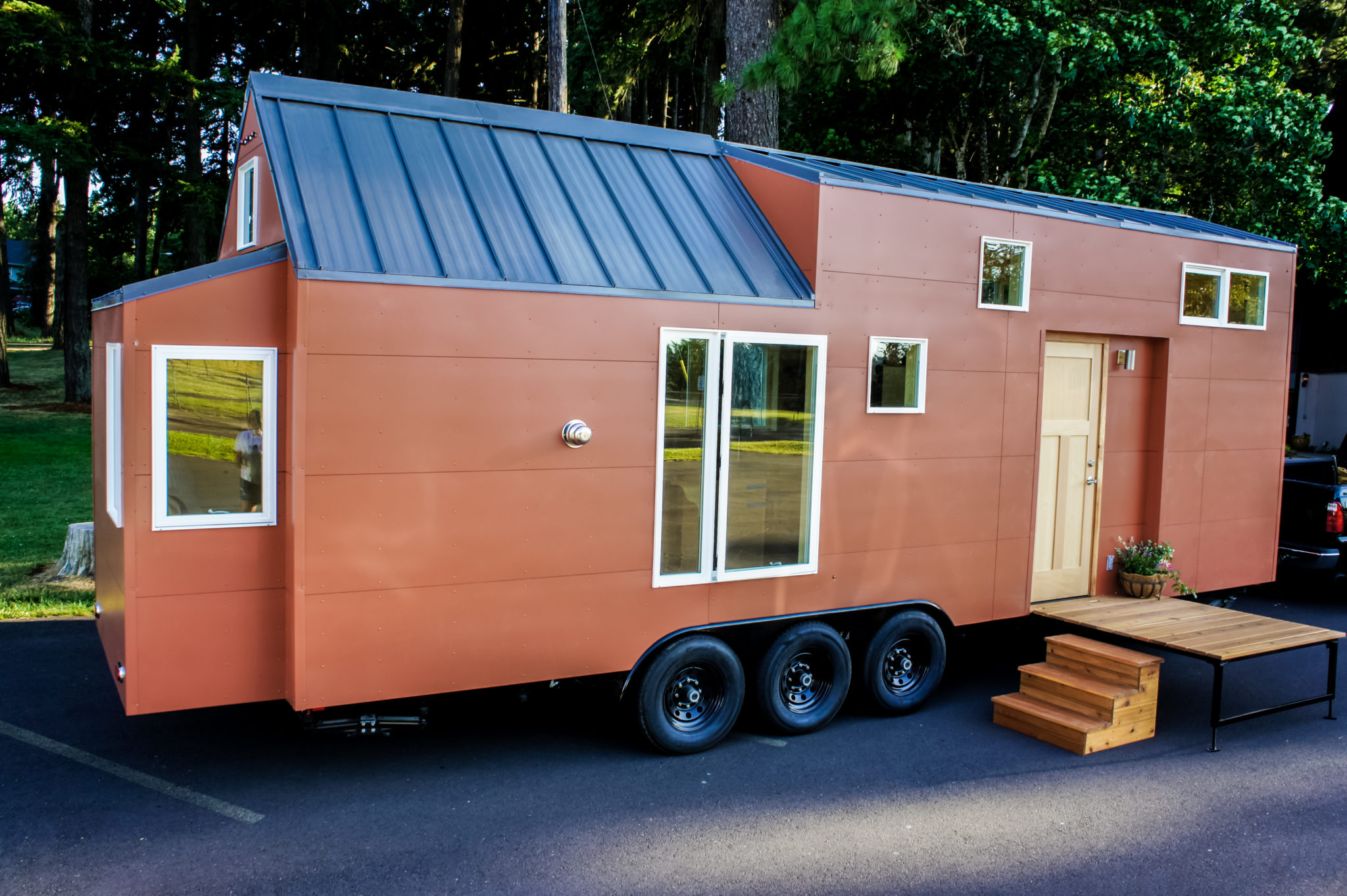 This Orange Tiny House Is Only 400ft2 , but Check Out This Amazing Interior