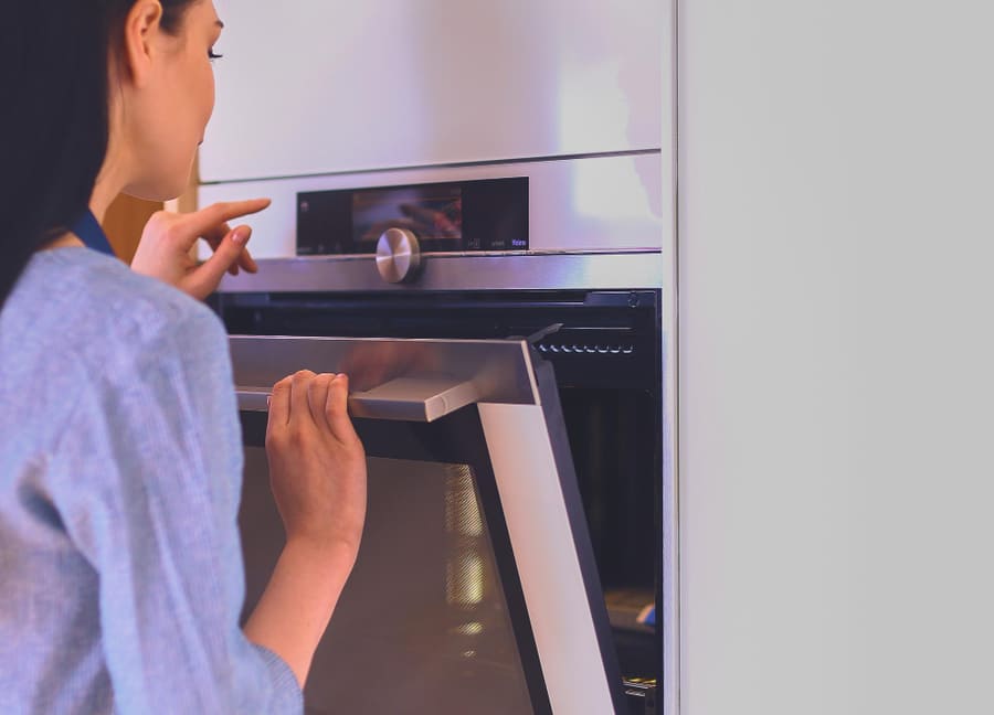 Step-by-Step: How to Steam Clean Your Oven Like a Pro
